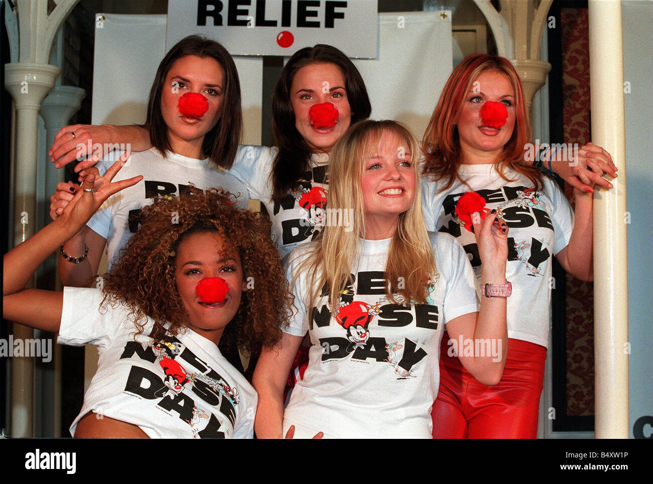 Les Spice Girls AU LANCEMENT DE COMIC RELIEF S RED NOSE DAY LES FILLES ONT CE RECOREDED ANS SINGLE INTITULÉ QUI PENSEZ-VOUS Banque D'Images Les Spice Girls AU LANCEMENT DE COMIC RELIEF S RED NOSE DAY LES FILLES ONT CE RECOREDED ANS SINGLE INTITULÉ QUI PENSEZ-VOUS Banque D'Images
