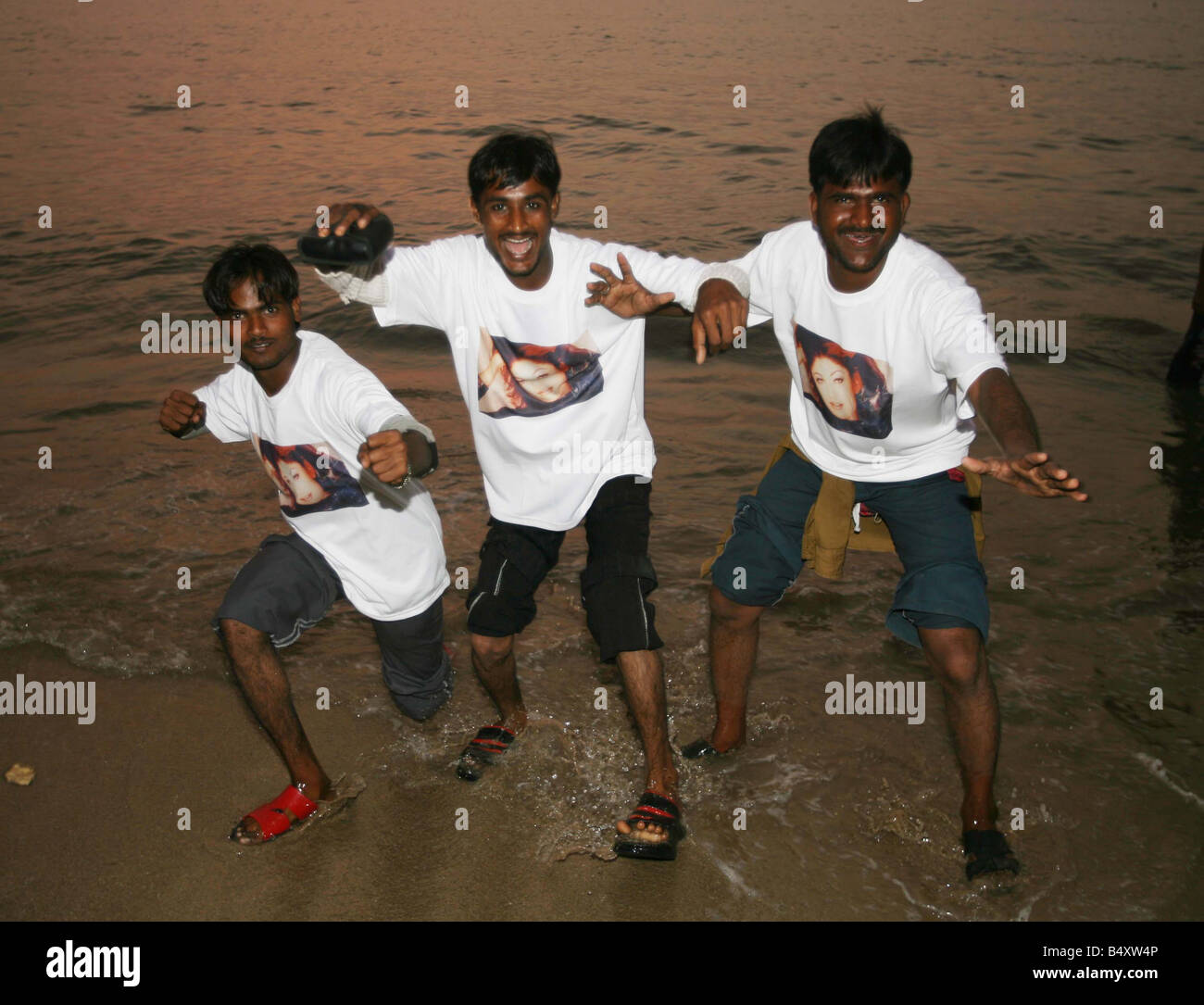 La fièvre Shilpa Shetty a éclaté dans la plage de Juhu domaine de la ville de Mumbai en Inde en tant que résidants prêts pour la finale de Celebrity Big Brother qui a été remporté par l'actrice de Bollywood 28 Janvier 2007 Banque D'Images