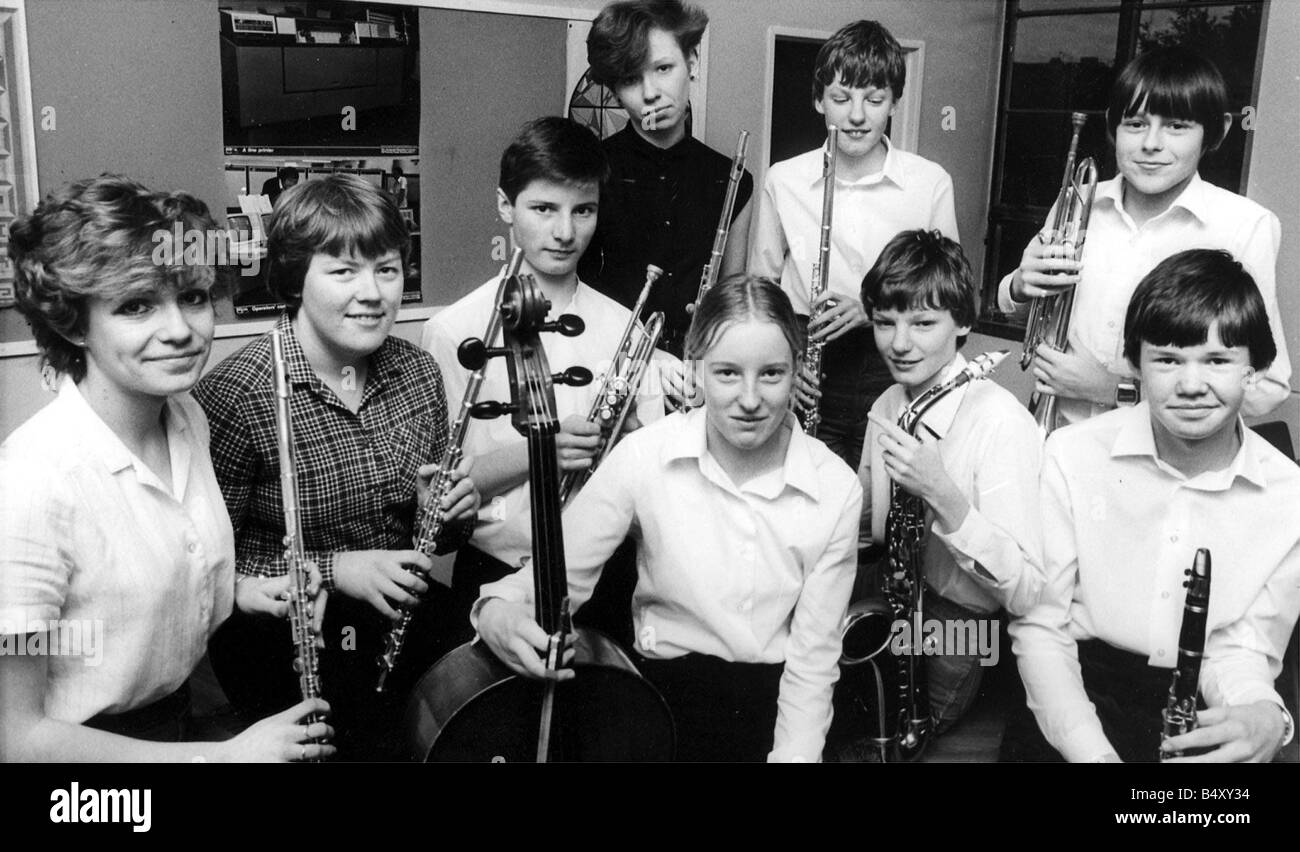 Ces adolescents de Longbenton High School sont la position de l'Allemagne en 1983 pour prendre part à l'OER Erkenschwick music festival Banque D'Images
