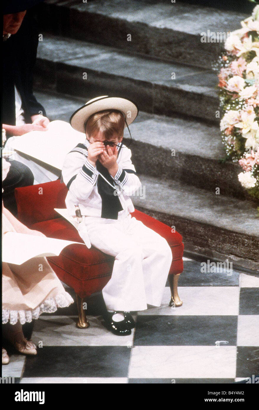Le Prince William en attente dans l'abbaye de Westminster pour le mariage du prince Andrew et de Sarah Ferguson Banque D'Images