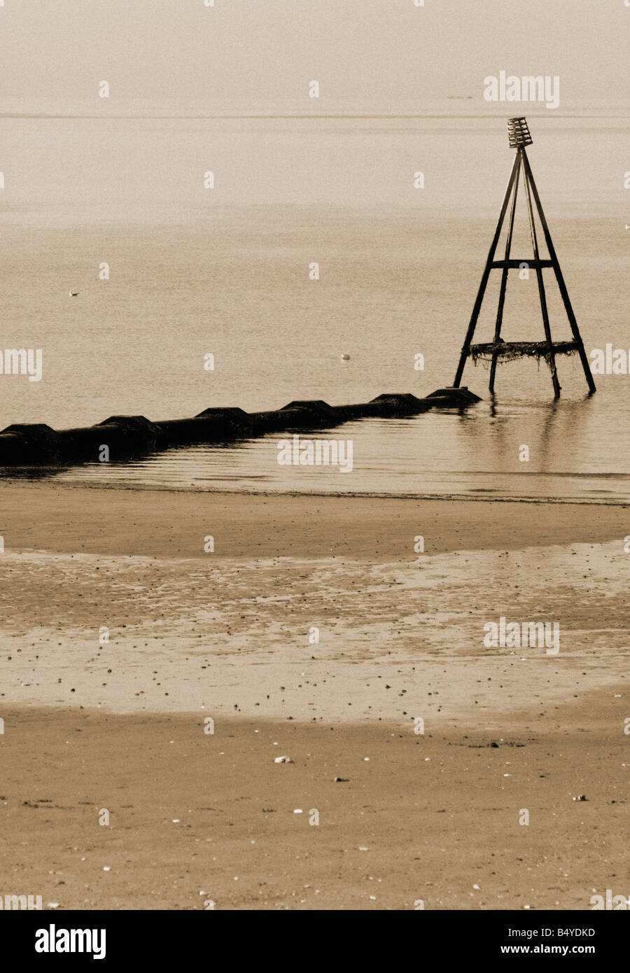 Tuyau de sortie côtière Angleterre Norfolk Hunstanton marqueur Banque D'Images