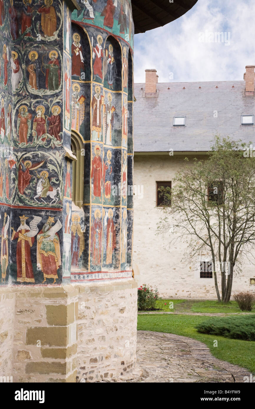 Mur de l'église peinte en monastère Sucevita enceinte fortifiée. La Moldavie Bucovine Roumanie Europe Banque D'Images