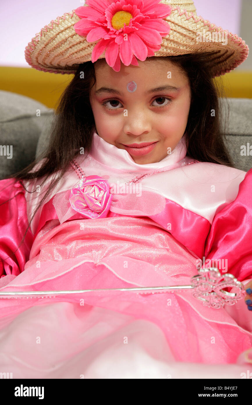 Petite fille avec robe carnaval Banque D'Images