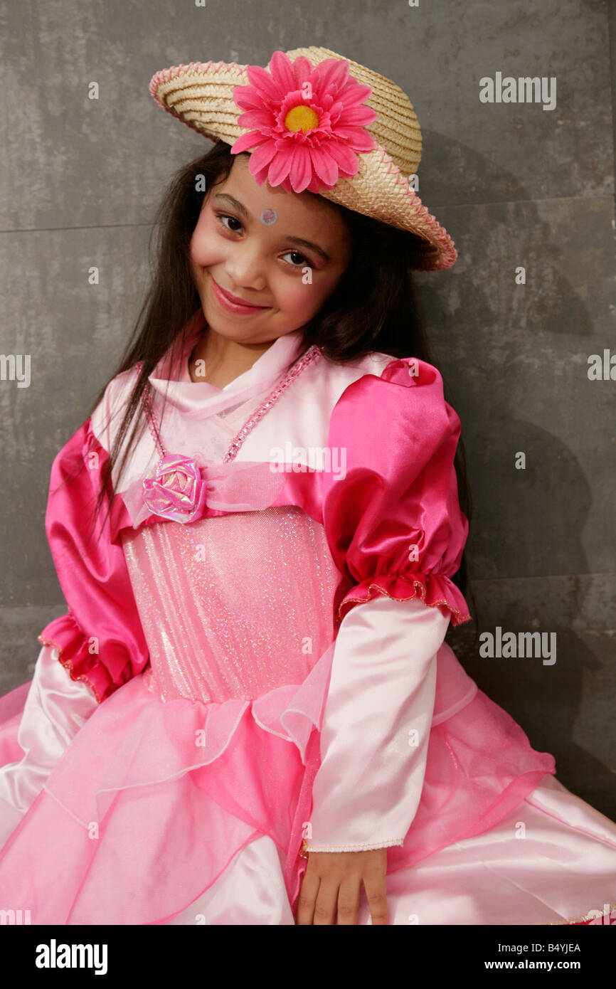 Petite fille avec robe carnaval Banque D'Images