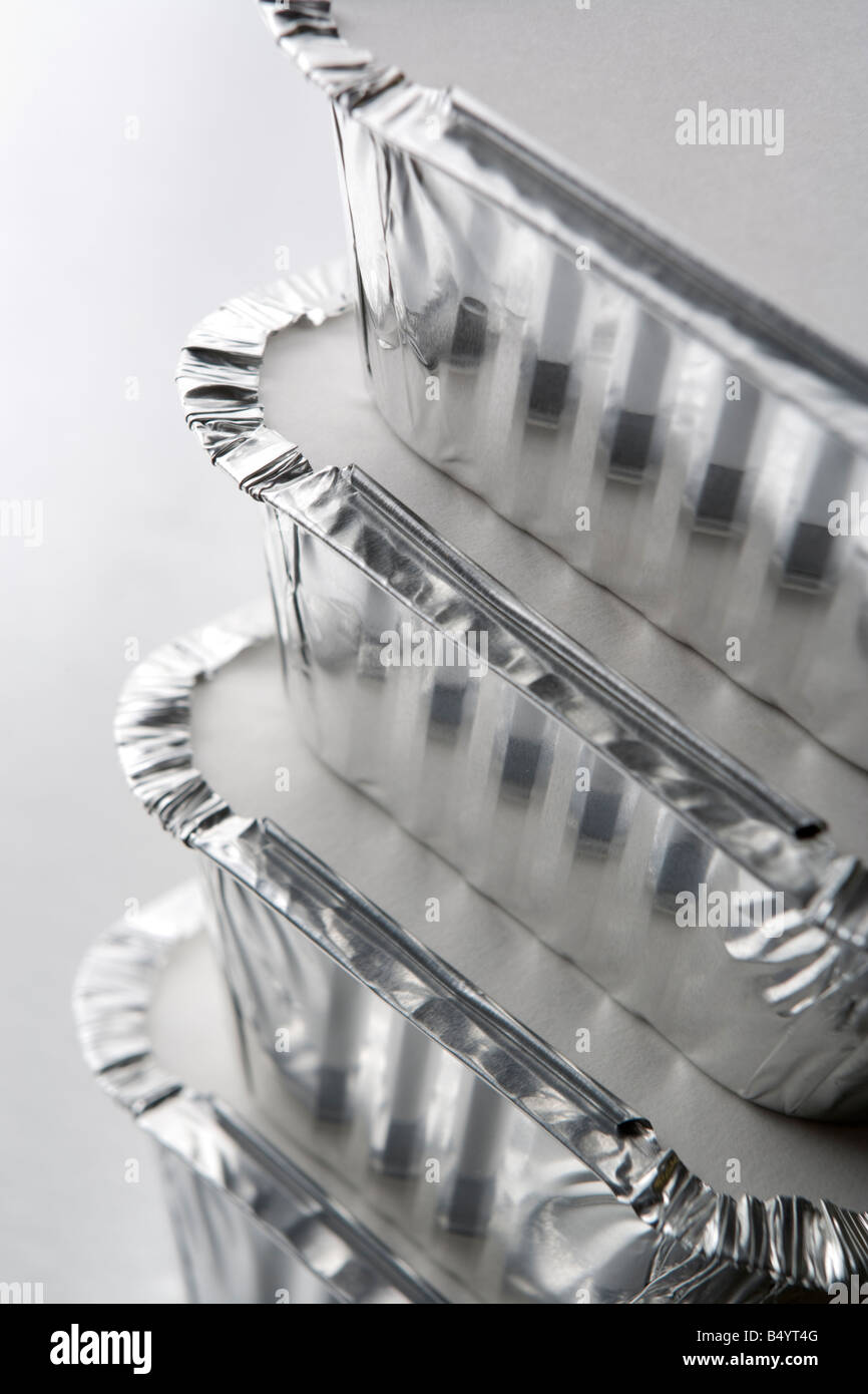 Pile de papier aluminium Contenants à emporter Banque D'Images