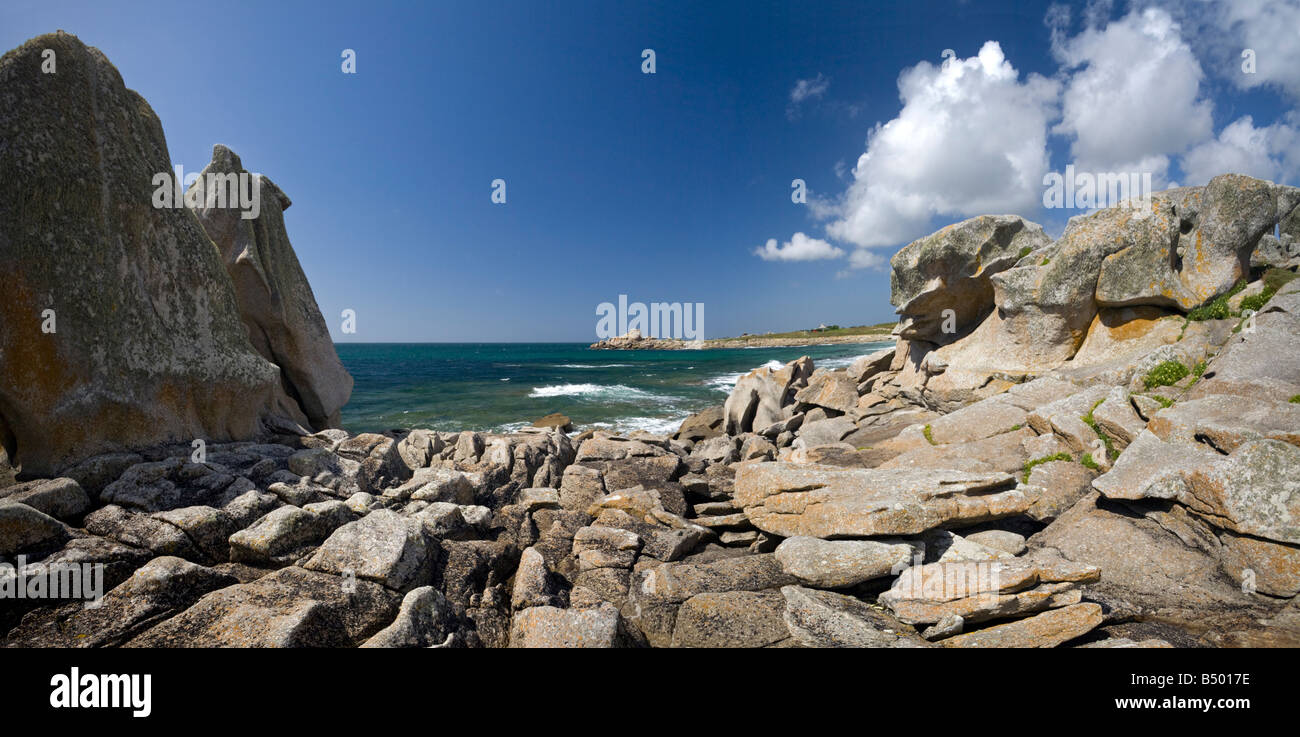 La côte rocheuse de granit sur la zone de Lesconil (Bretagne - France). Côte rocheuse granitique sur la commune de Lesconil (France). Banque D'Images