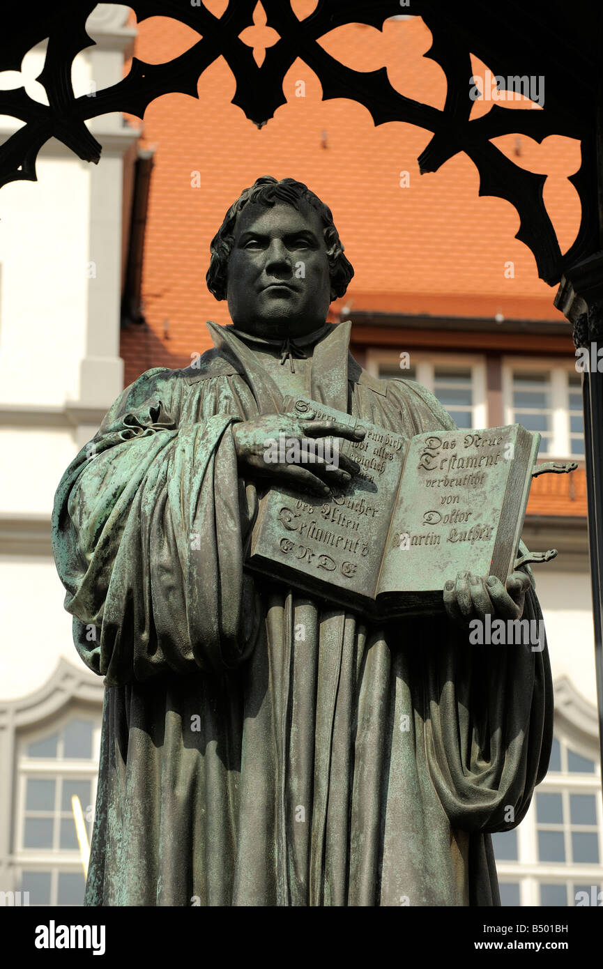 Martin Luther statue sur la place du marché, à Wittenberg, en Allemagne. Banque D'Images