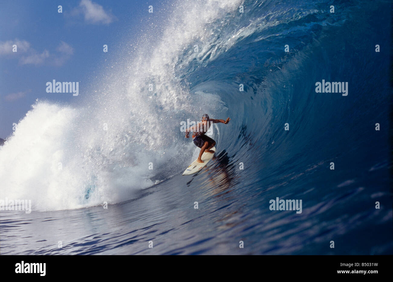 Se branche à Pipeline Oahu Hawaii Séquence 2 de 4 Banque D'Images Se branche à Pipeline Oahu Hawaii Séquence 2 de 4 Banque D'Images