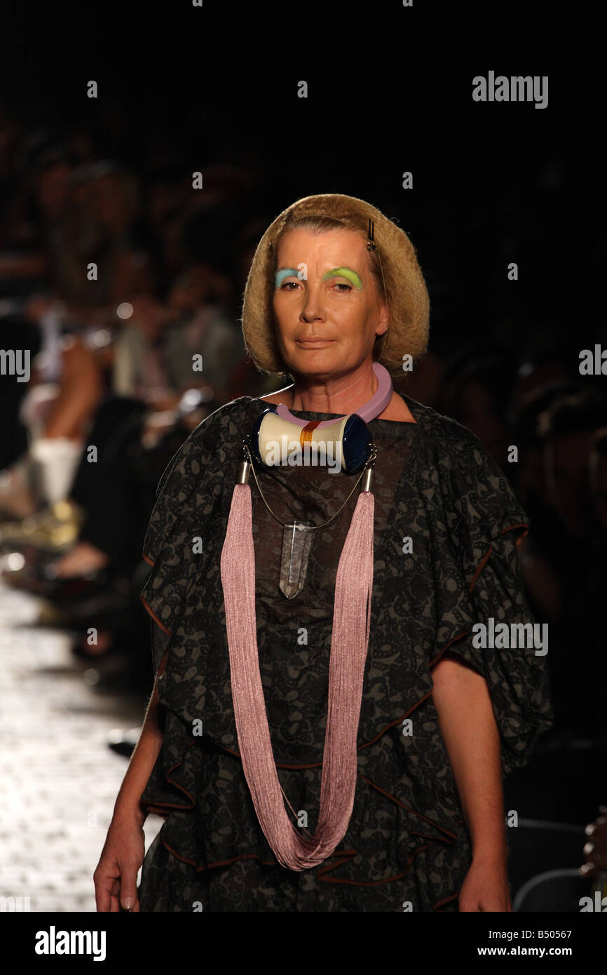 La semaine de la mode grecque printemps été 2009 designer Maria Mastori Motwary Filep dans Gazi Technopolis Athènes Grèce Banque D'Images