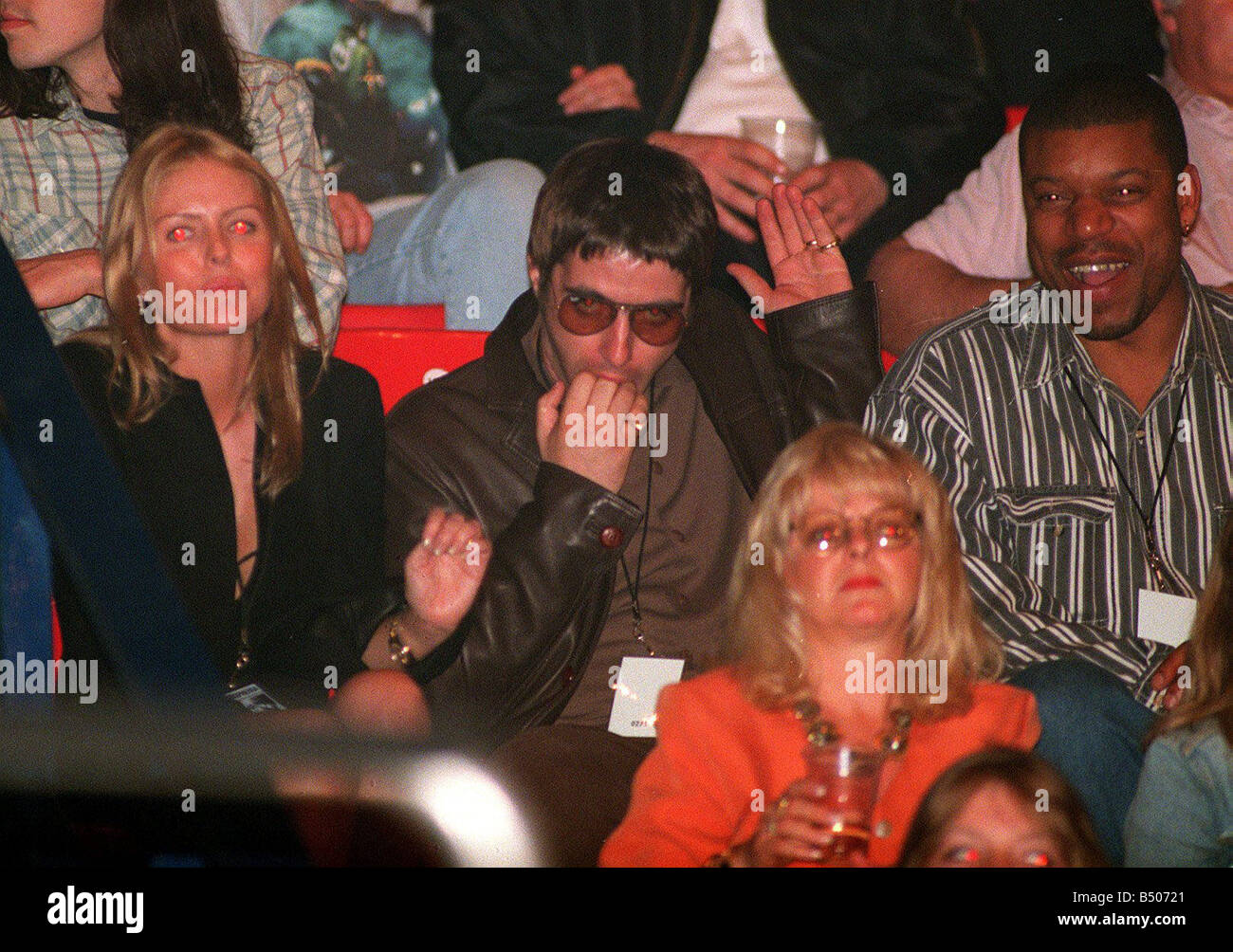 Liam Gallagher d'Oasis et son épouse Patsy Kensit qui à la Wembley Arena 1997 concert Banque D'Images