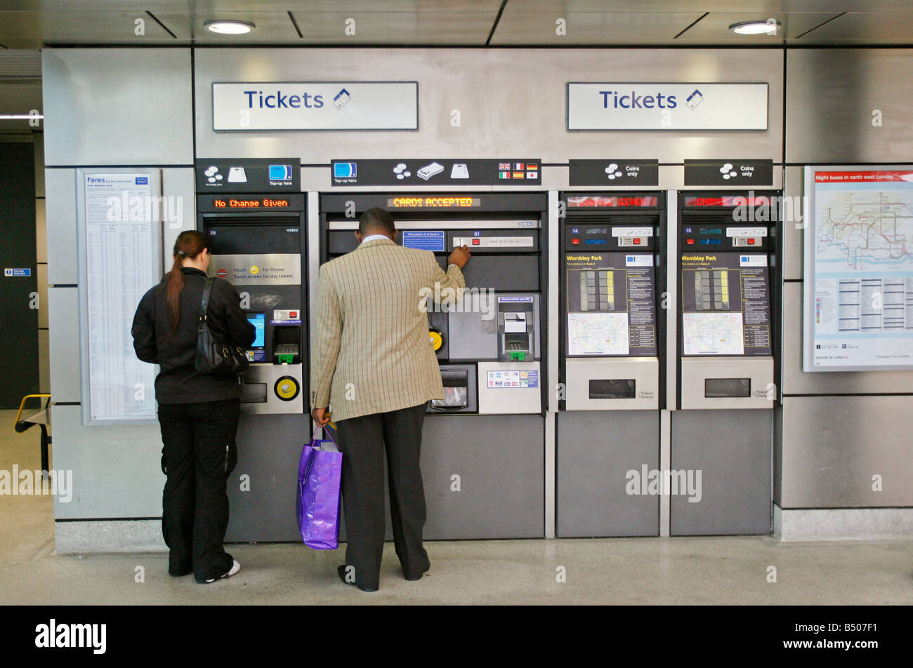 Ticket machine london underground Banque de photographies et d'images à  haute résolution - Alamy