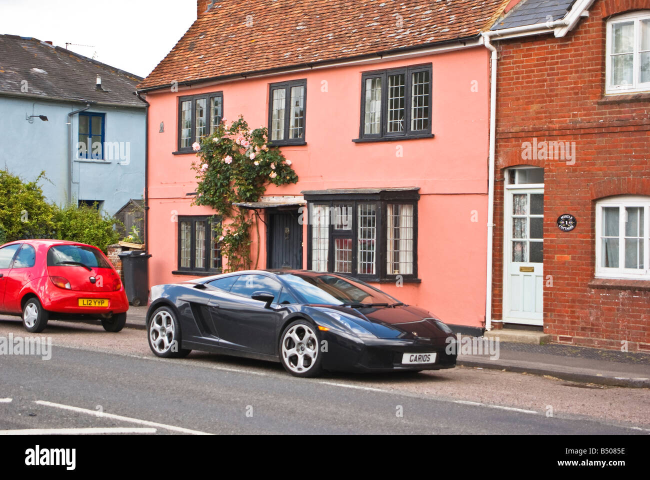 Automobiles exotiques parqué dans Stockbridge Hampshire uk Banque D'Images