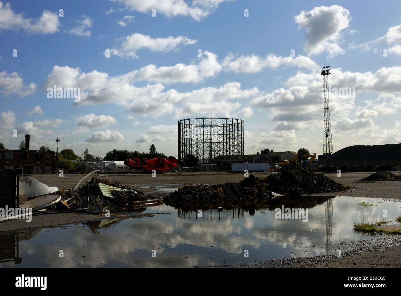 Site industriel abandonné avec le gaz porteur Banque D'Images