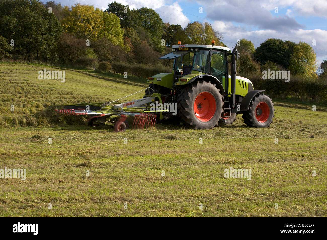 Claas Ares 697 ATZ aviron d'une récolte Ensilage UK Banque D'Images