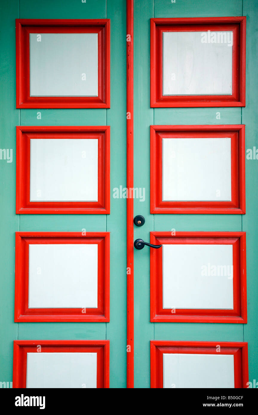 La porte rouge et vert, de l'Estonie Banque D'Images