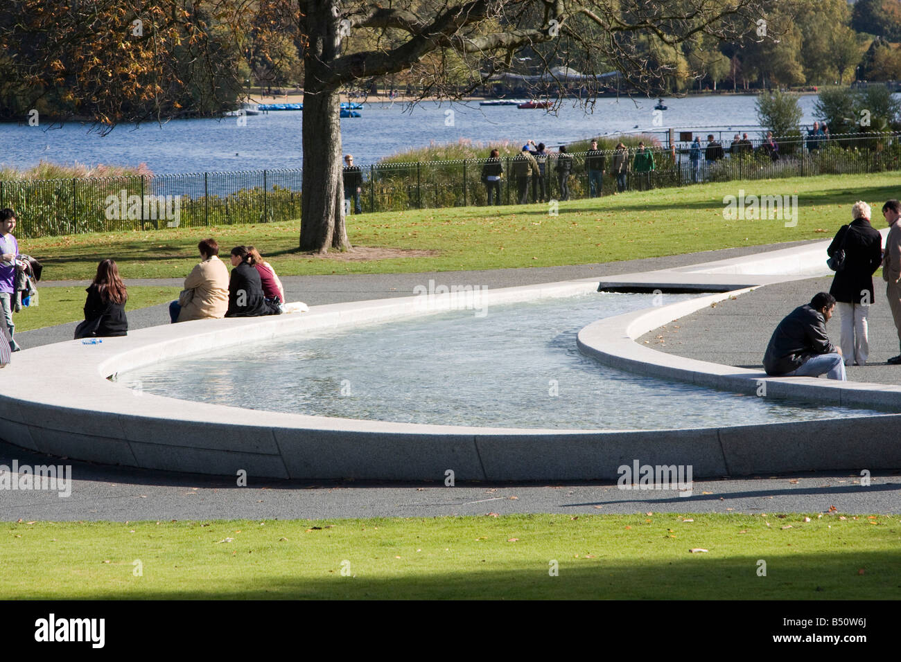 Diana Princess of Wales Memorial Fountain Hyde park le parc royal London England uk go Banque D'Images