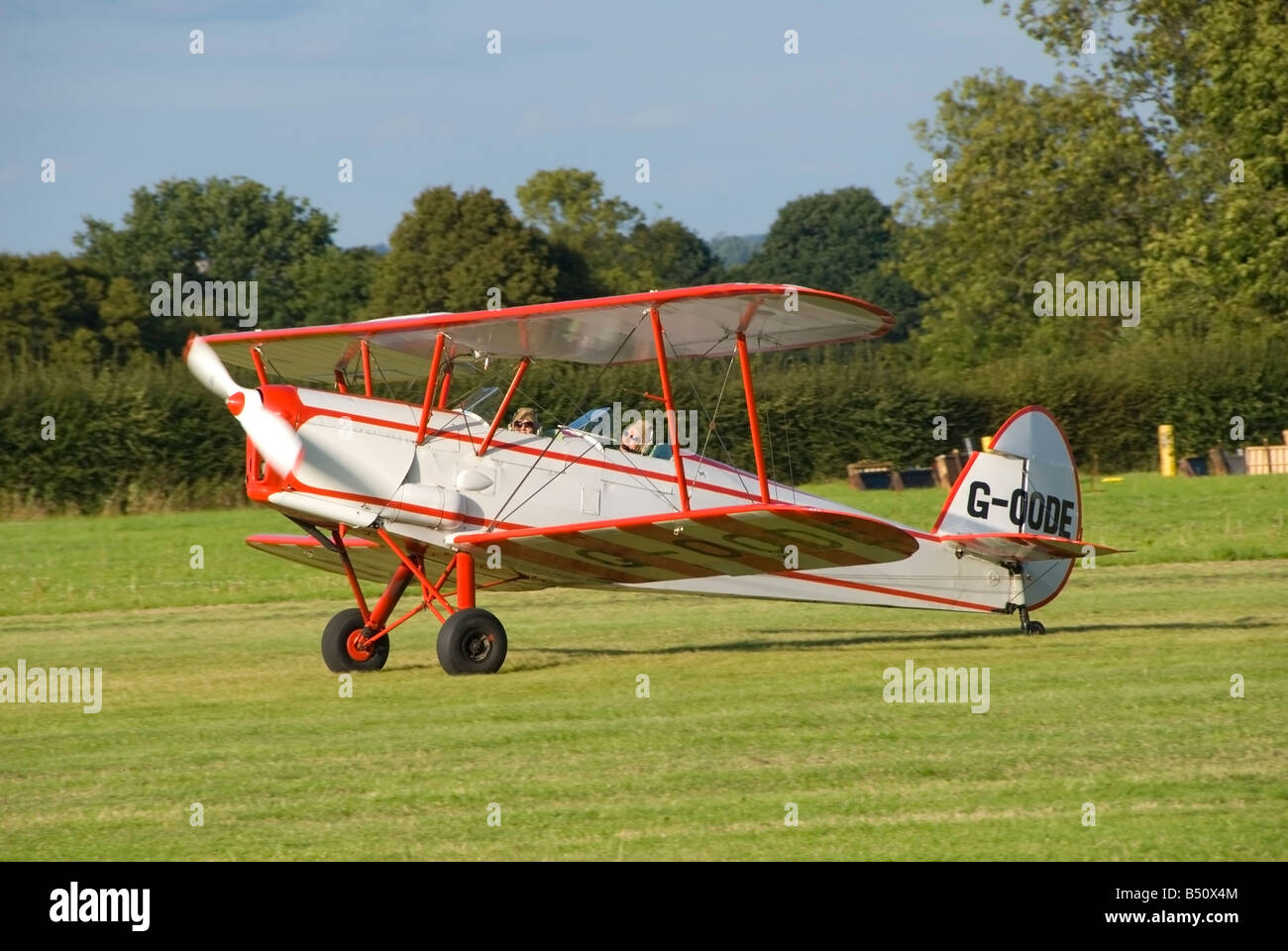 Stampe SV4C G-OODE taxis d'aéronefs à Headcorn (Lashenden) airfield Banque D'Images