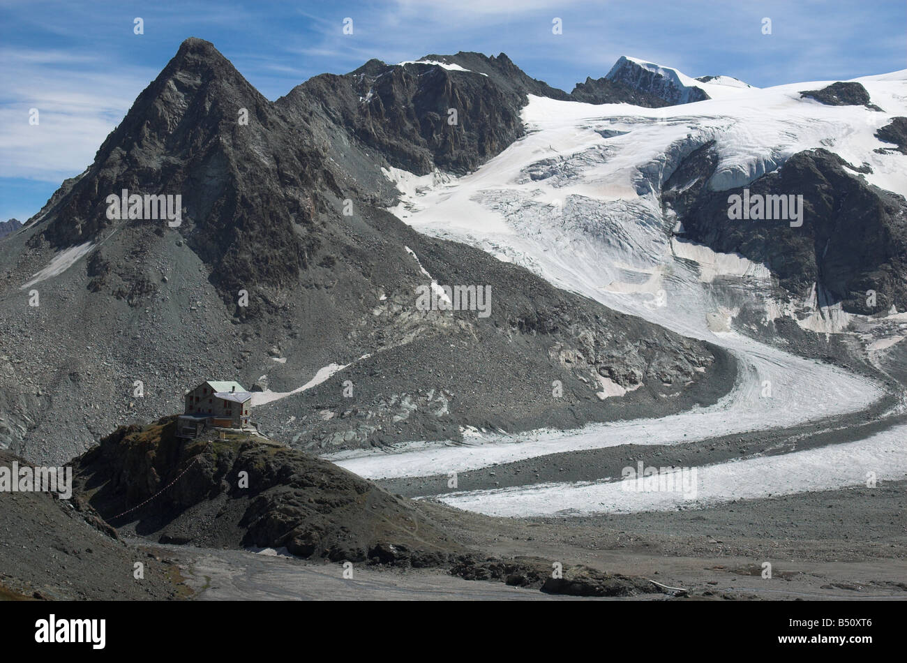 Cabane des Dix, Mont Blanc de Cheilon et le glacier de Cheilon. Banque D'Images
