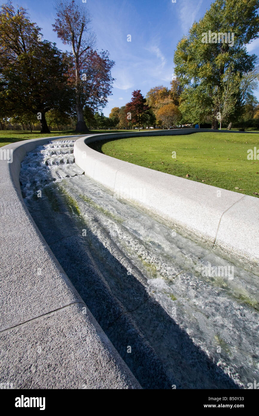 Diana Princess of Wales Memorial Fountain Hyde park le parc royal London England uk go Banque D'Images