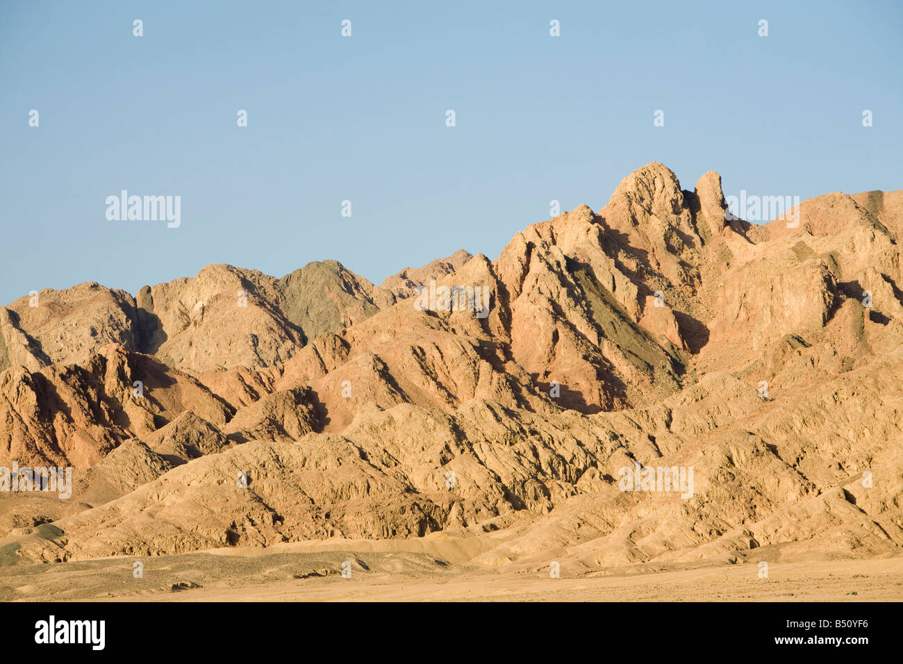 Montagnes du désert du Sinaï près de Dahab en Egypte Banque D'Images