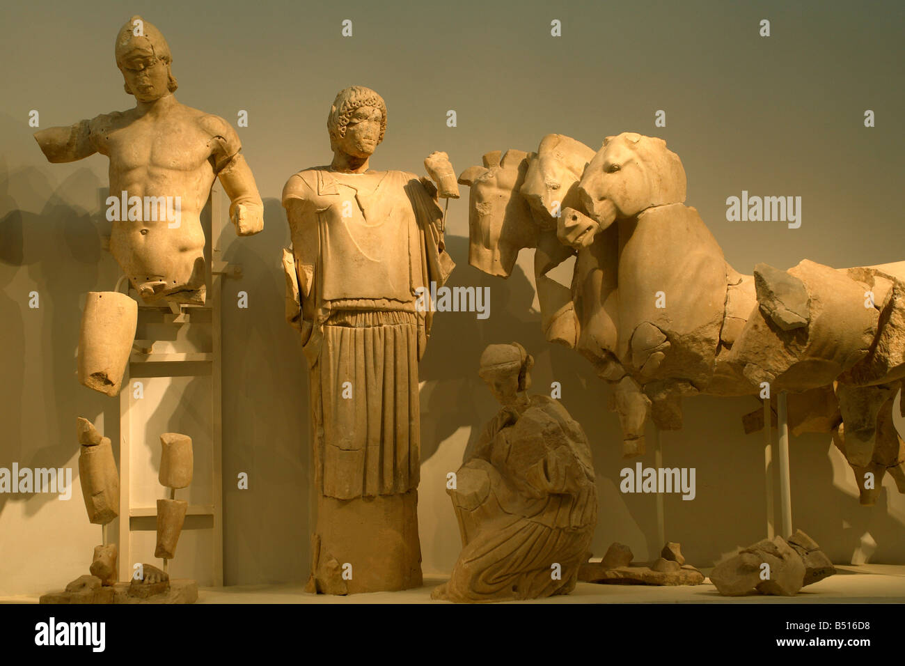 Péloponnèse Grèce Olympia museum, course de chars de Pélops & Oinomaoi, du temple de Zeus Banque D'Images