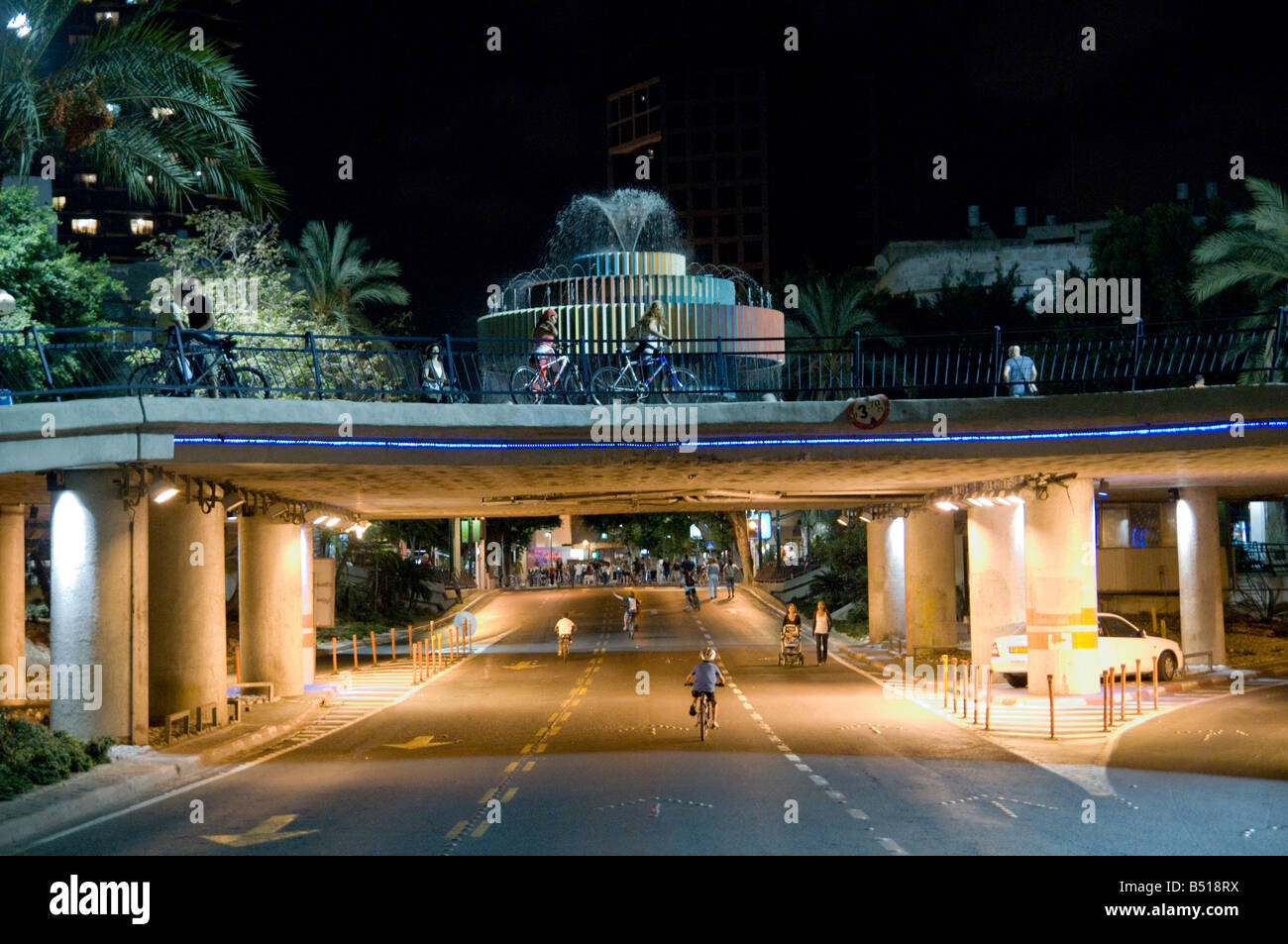 La place Dizengoff de Tel Aviv Israël à Yom Kippour veille Banque D'Images