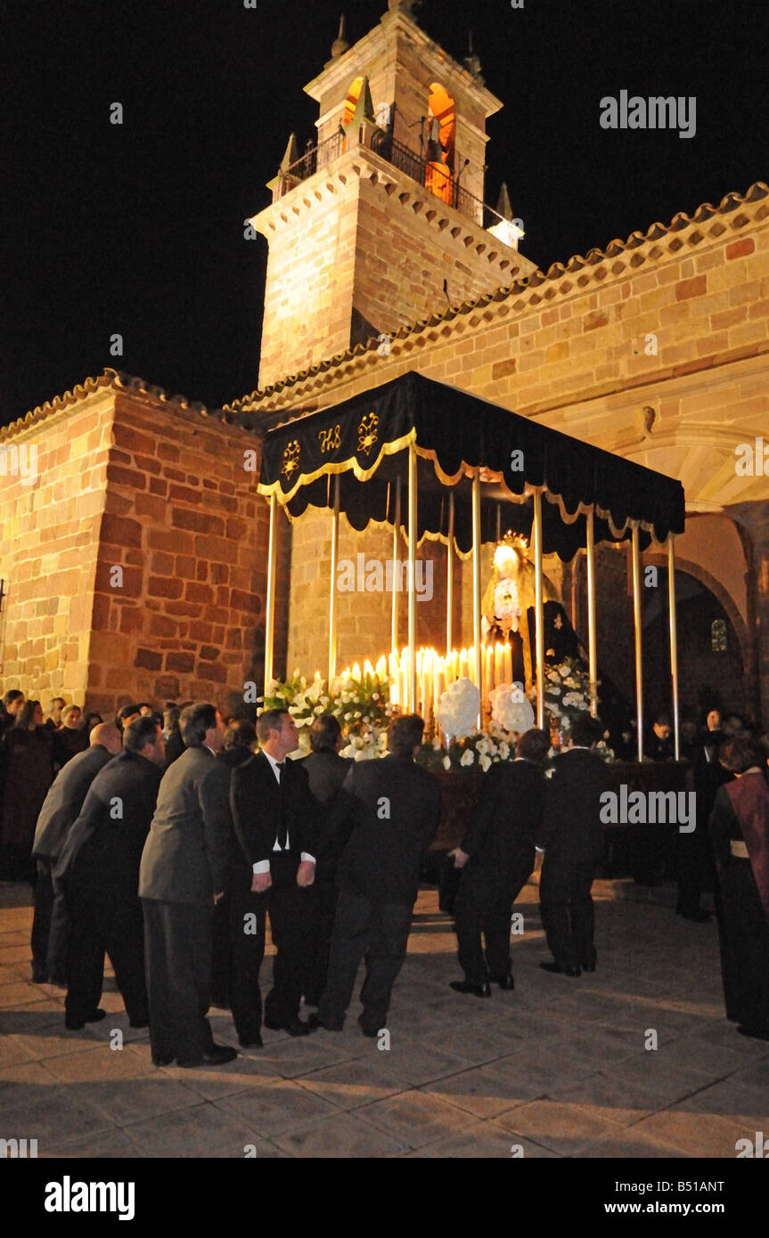 Semana Santa de nuit Semaine Sainte en procession de Pâques Espagne Andalousie Adamuz Banque D'Images