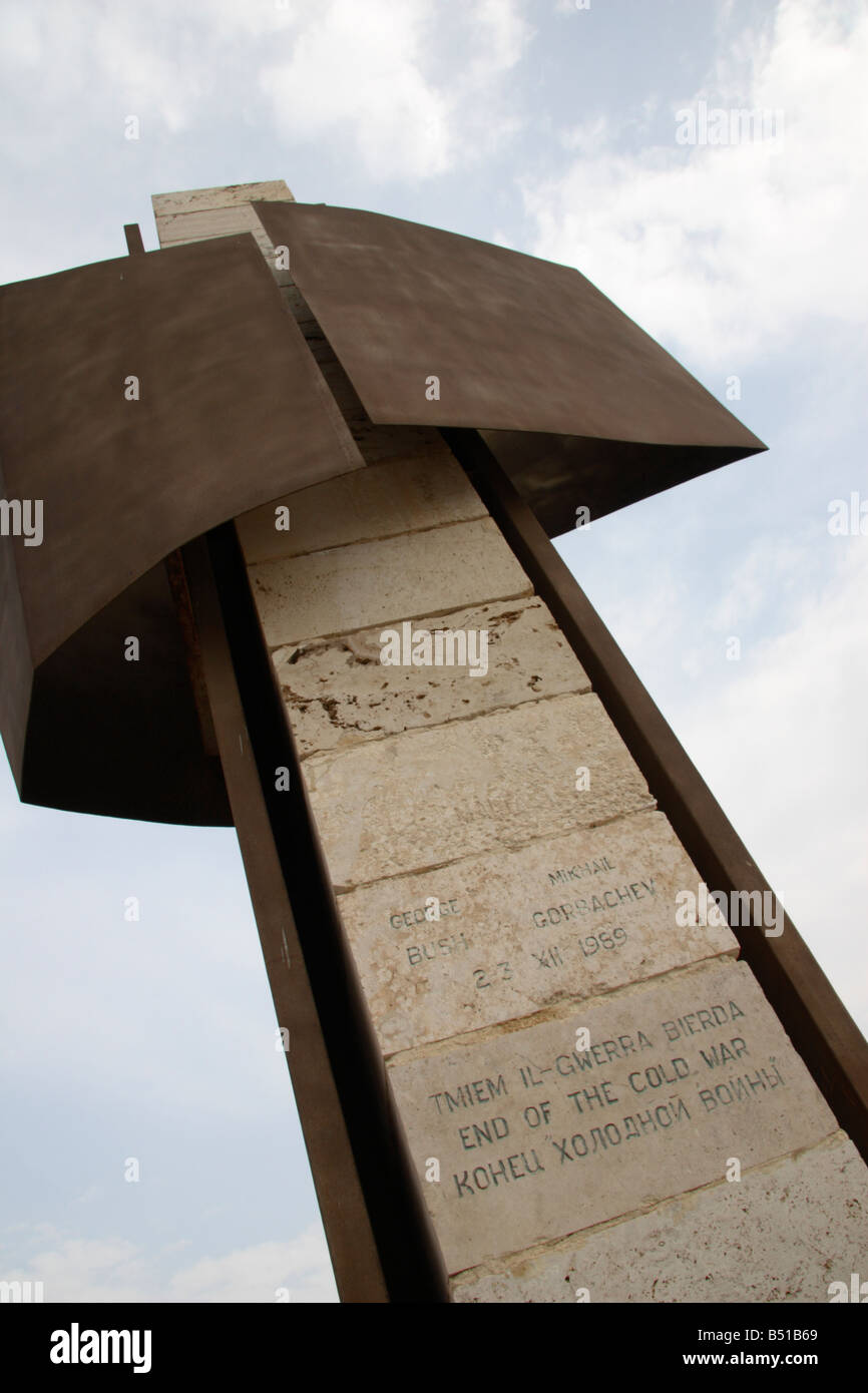 'Fin de la guerre froide' Monument à Birzebbuga, Malte. Banque D'Images