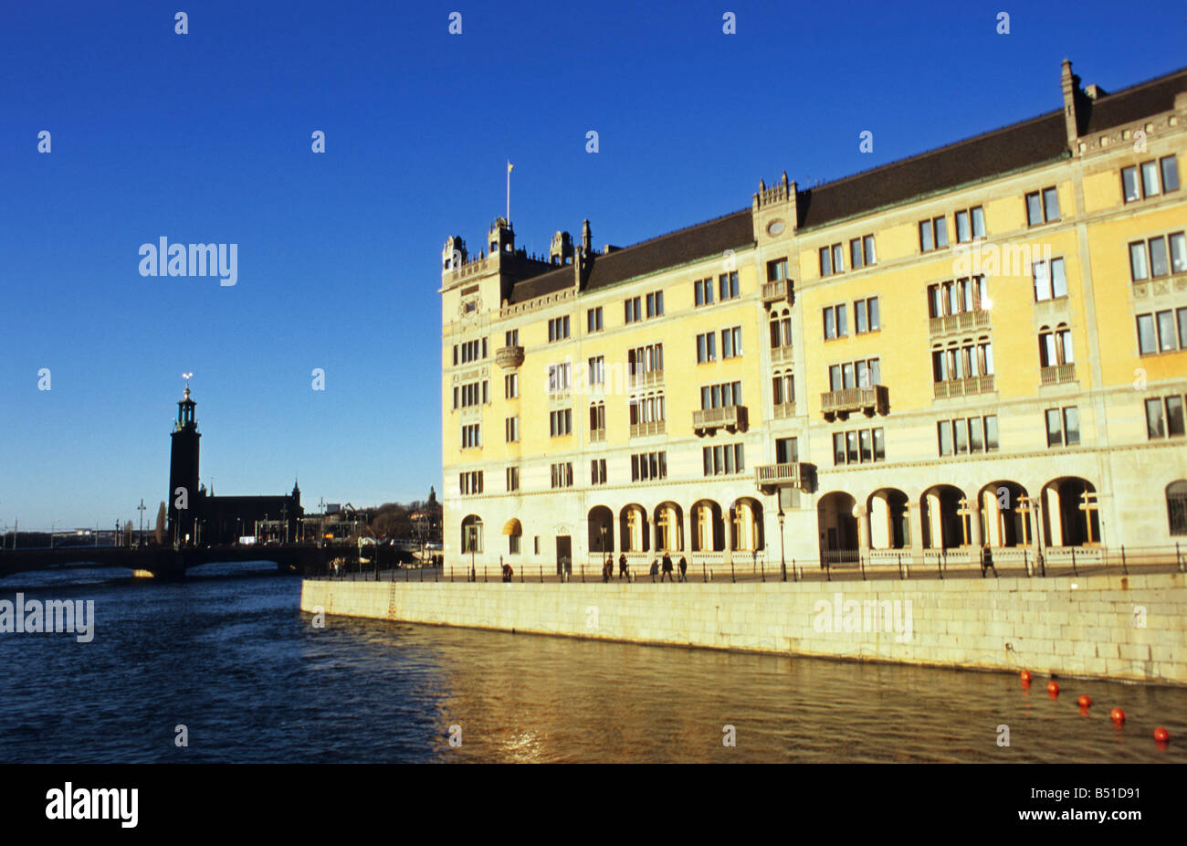 Bâtiment de la mairie à Rosenbad en arrière-plan, Stockholm, Suède Banque D'Images