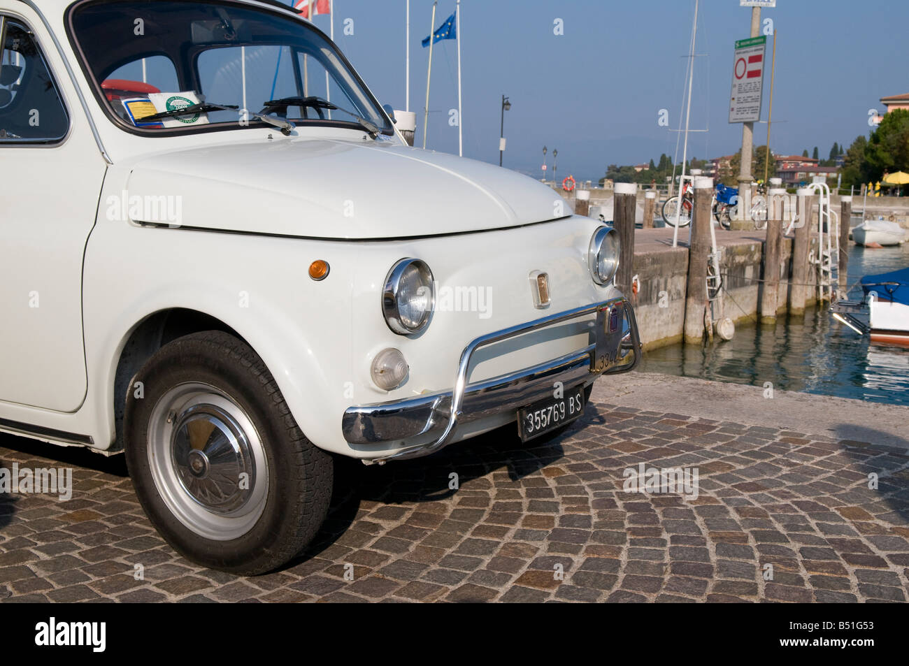 Moteur fiat 500 voiture à Sirmione, lac de Garde, Italie Banque D'Images