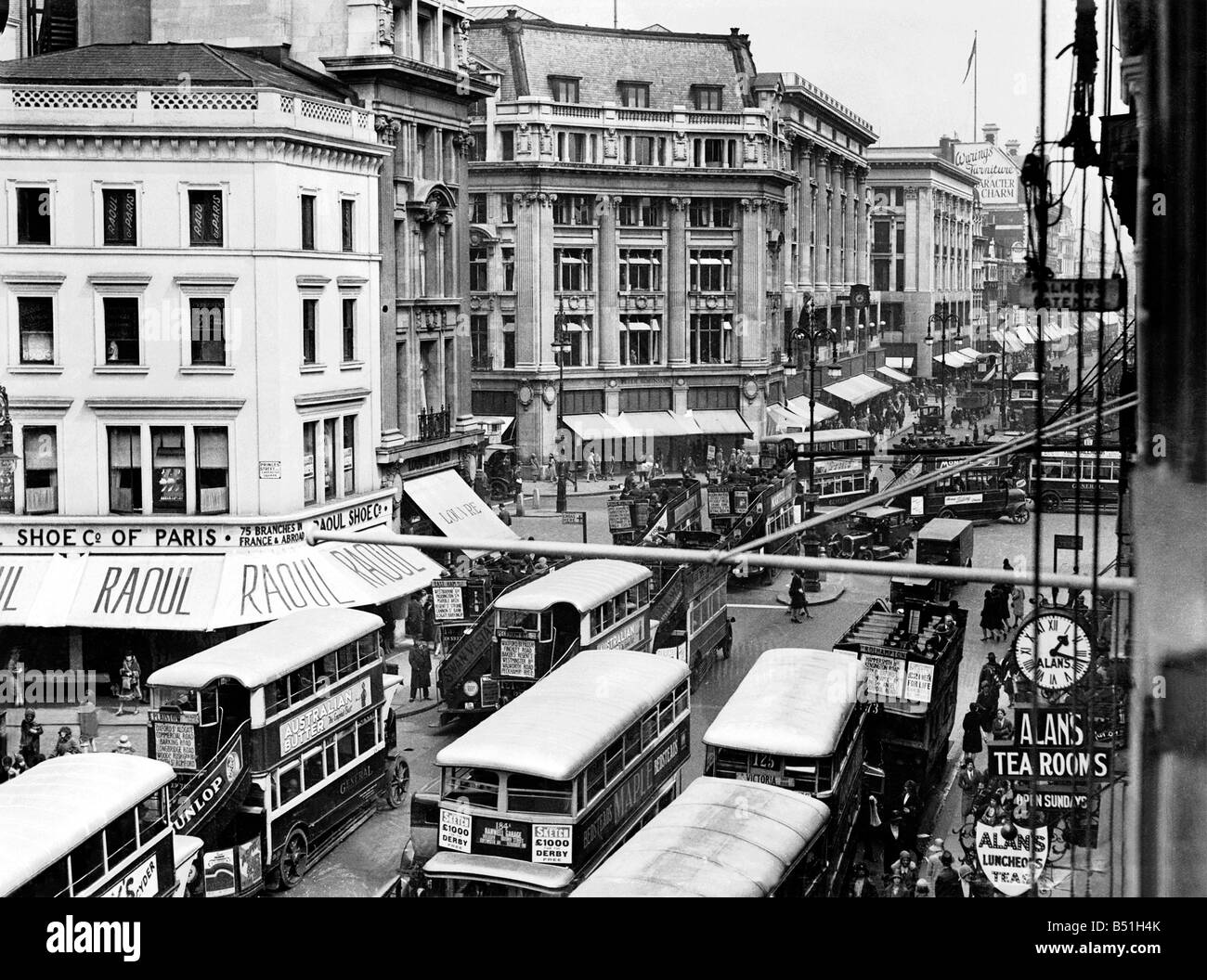 London Oxford Circus en direction est vers 1938. P000146&# 13 ;&# 10 ; Banque D'Images