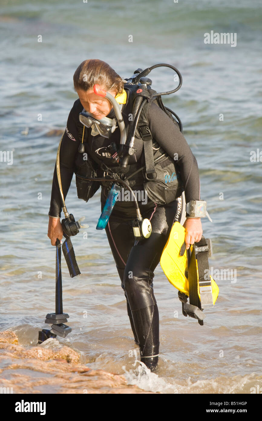 Les plongeurs de la mer à Dahab sur la mer Rouge, dans le désert du Sinaï, Égypte Banque D'Images