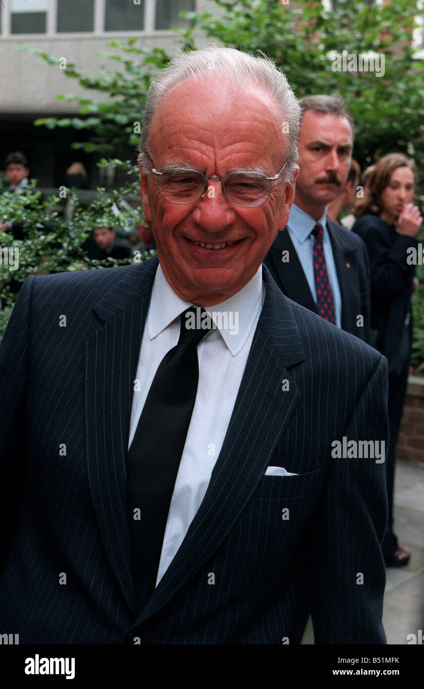 Septembre 98 Rupert Murdoch qui arrivent pour les funérailles de Lord Rothermere à St Brides Church à Londres le 11 mars marque LAFmar05 Banque D'Images