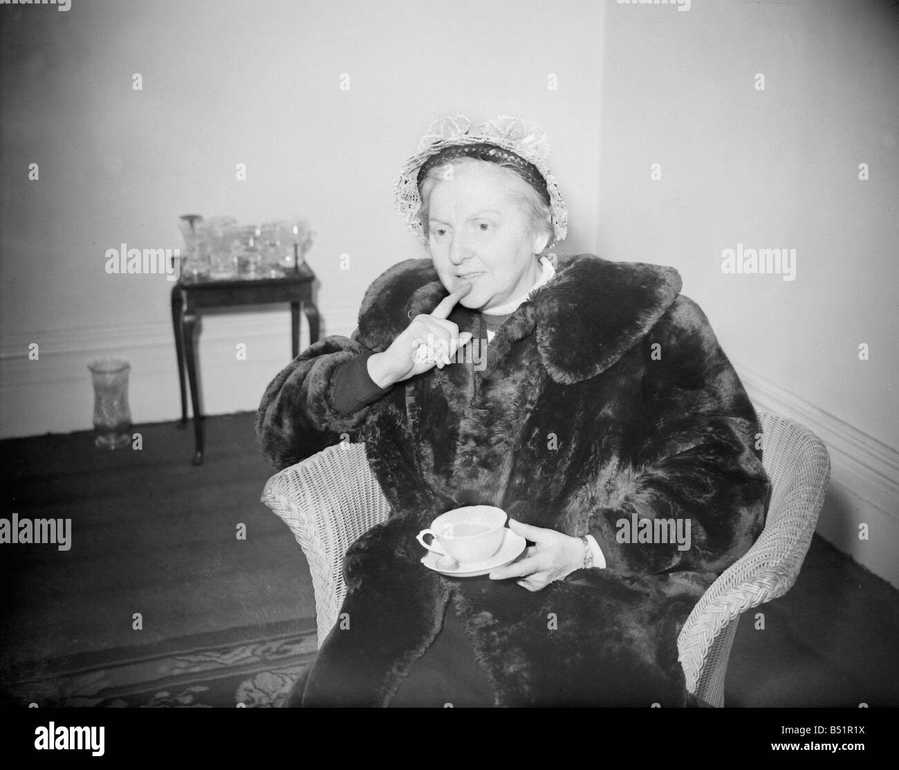 Mme Annette Kerner -- détective privé;Malindine photographe personnel 10e Mars 1952;femme qui s'est rendu à la police pour des parties de jeu Banque D'Images