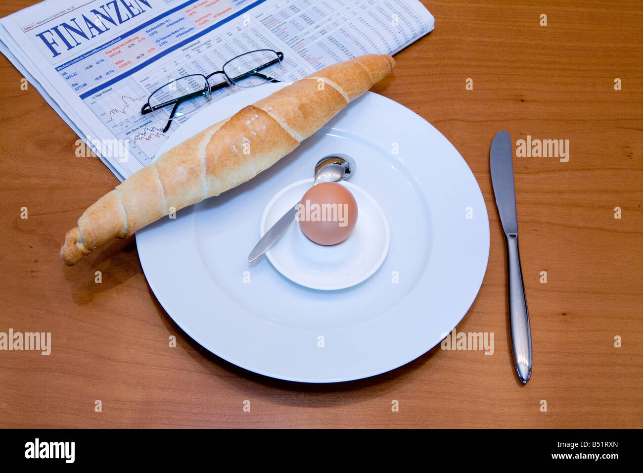 Le petit-déjeuner avec des affaires journal Banque D'Images