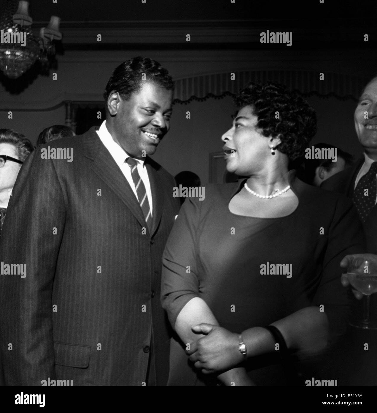 La chanteuse de jazz Ella Fitzgerald Mai 1958 avec le pianiste de jazz Oscar Peterson Banque D'Images