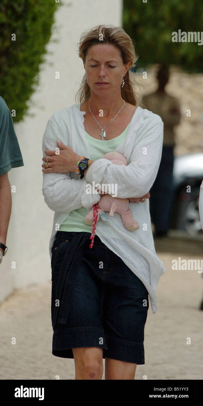 O.P.S. Kate McCann, la mère de l'absence de Madeleine, que l'on voit aujourd'hui avec sa fille Amélie. Madeleine McCann Banque D'Images