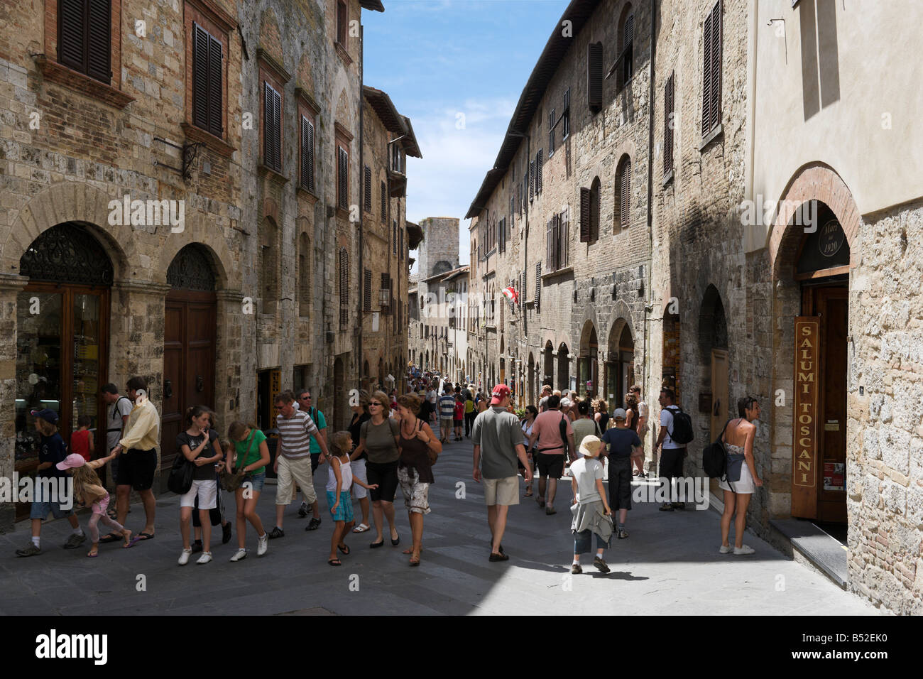 Rue typique de la vieille ville, San Gimignano, Toscane, Italie Banque D'Images