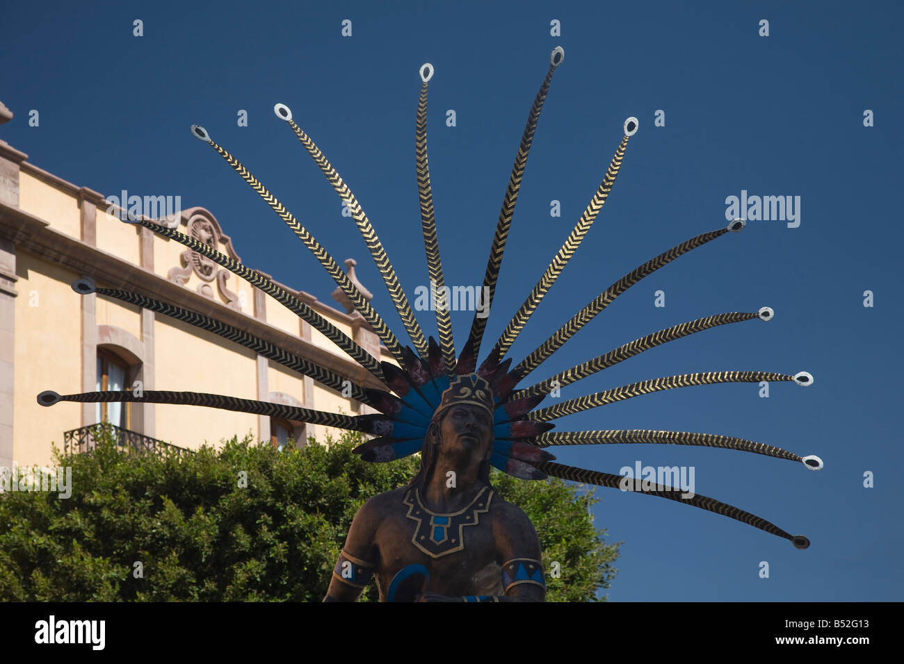 Célèbre statue indienne Headress Plaza Queretaro Mexique Banque D'Images