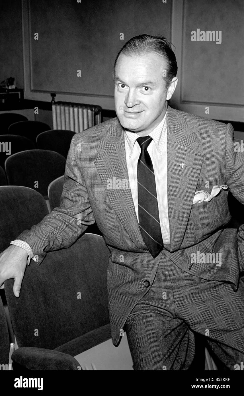 Comédien et acteur Bob Hope ont vu à l'aéroport de Heathrow. Août 1952 C4245-002 Banque D'Images