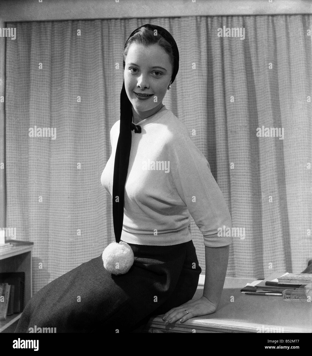 Soins visage - June Thorburn. Décembre 1952 C6104 Banque D'Images