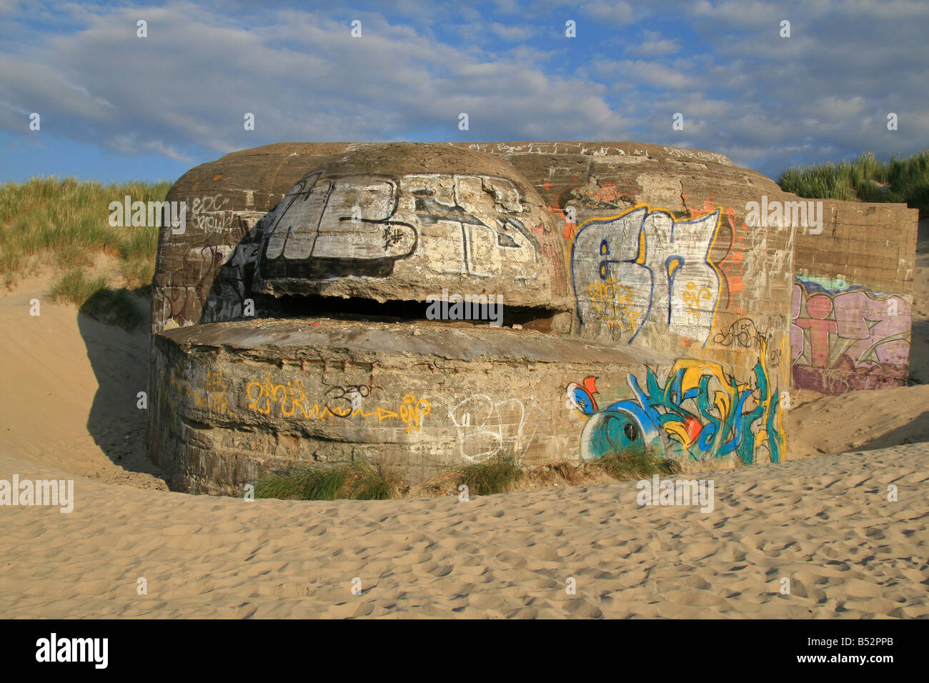 Un bunker en béton allemand, une partie de mur de l'Atlantique, Hitler à Dunkerque (Dunkerque), le nord de la France. Banque D'Images