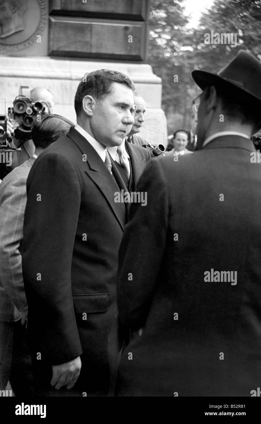 Le Ministre russe des Affaires étrangères, Andrei Gromyko au Foreign Office à Londres. &# 13 ;&# 10;Août 1952 &# 13 ;&# 10;C3948 Banque D'Images Le Ministre russe des Affaires étrangères, Andrei Gromyko au Foreign Office à Londres. &# 13 ;&# 10;Août 1952 &# 13 ;&# 10;C3948 Banque D'Images