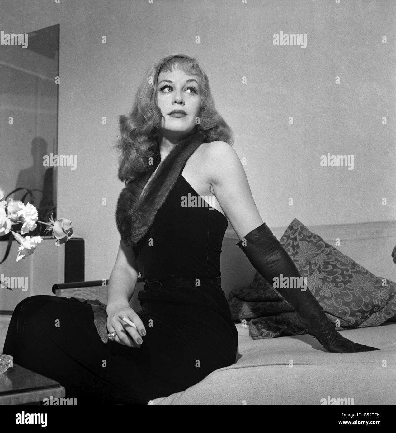 La star de cinéma allemande Hildegarde Neff (Knef). Novembre 1952 C5645-001 Banque D'Images