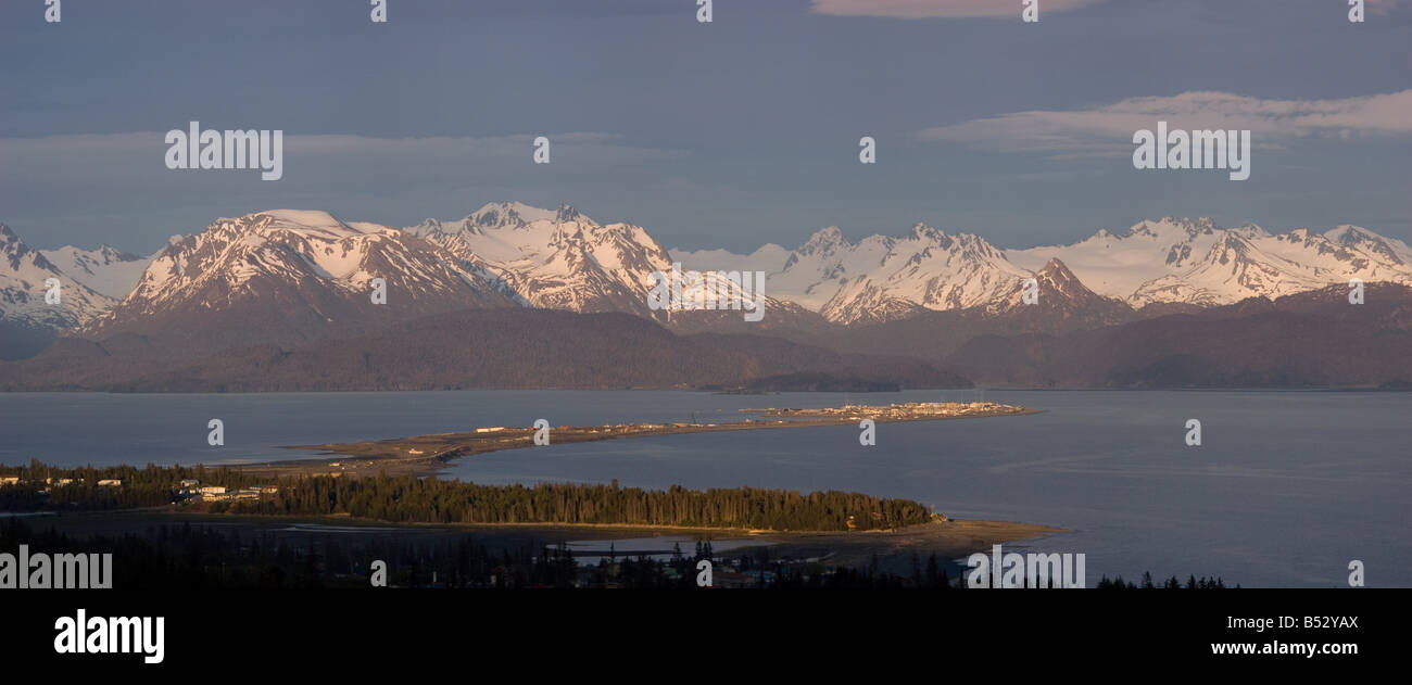 Alpenglow sur Homer Spit & montagnes Kenai Kachemak Bay Péninsule Kenai en Alaska Summer Banque D'Images