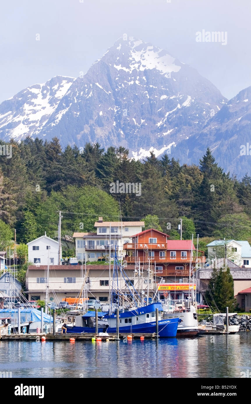 Vue sur canal Sitka Sitka avec au premier plan l'Alaska au sud-est de l'été Banque D'Images