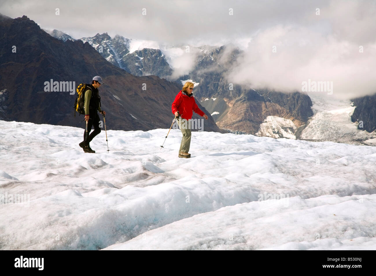 Paire De Randonneurs Explorer Dans Le Glacier De Trimble Bon Anniversaire Costume De Montagnes Automne Dans Le Sud De L Alaska Photo Stock Alamy Paire De Randonneurs Explorer Dans Le Glacier De Trimble Bon Anniversaire Costume De Montagnes Automne Dans Le Sud De L Alaska Photo Stock Alamy