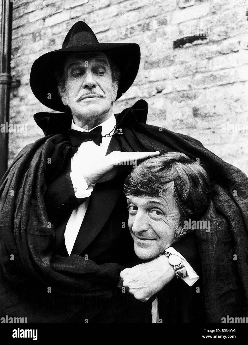Michael Parkinson fait ses débuts au cinéma dans la revanche du docteur la mort Banque D'Images
