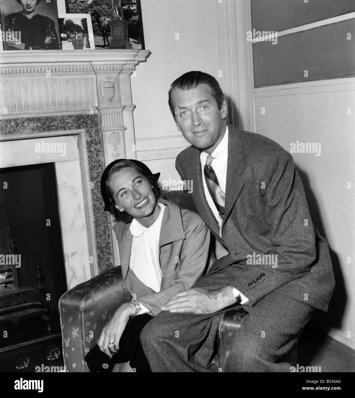 La star de cinéma américain James Stewart et de la famille en Angleterre. Août 1950 O25661 Banque D'Images