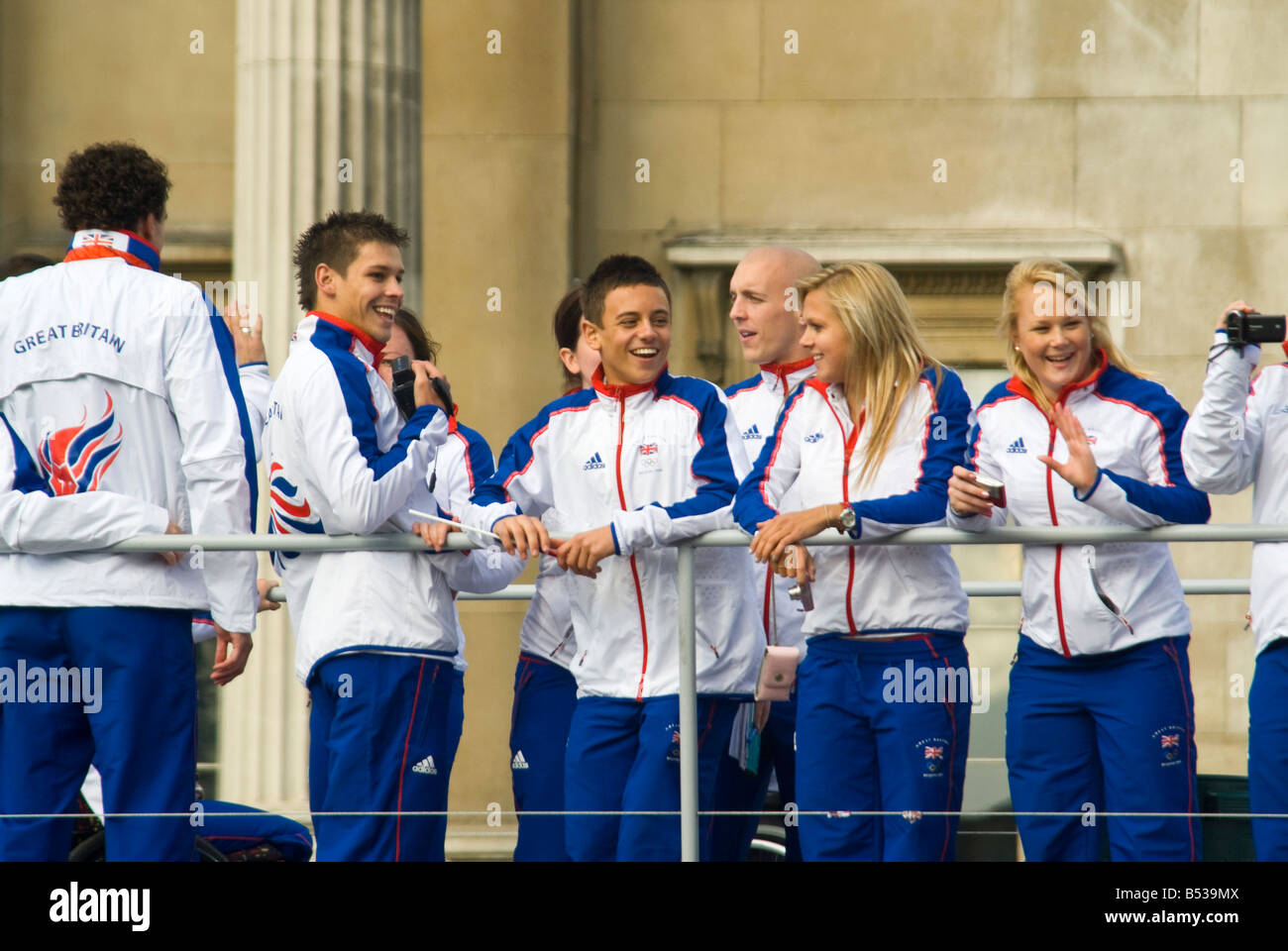 L'horizontale de près de l'équipe olympique britannique 2008 Divers y compris Tom Daley, Nick Robinson-Baker et Tonia Couch smiling. Banque D'Images